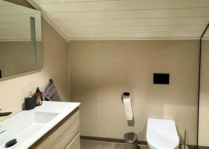 Semesterbostad Charming By Tjorhom